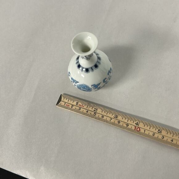 Vintage Made in Japan Tiny Porcelain Bud Vase Floral Asian Style - Picture 6 of 7